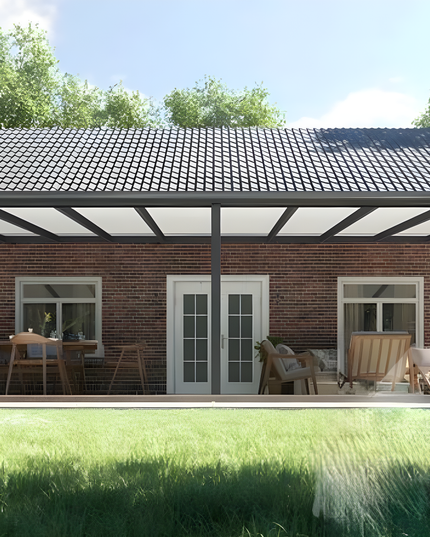 Moderne terrasoverkapping in antraciet RAL 7016 van 10.0 x 4.0 meter met helder polycarbonaat
