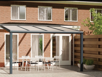 Moderne terrasoverkapping in antraciet RAL 7016 van 4.0 x 3.0 meter met opaal polycarbonaat