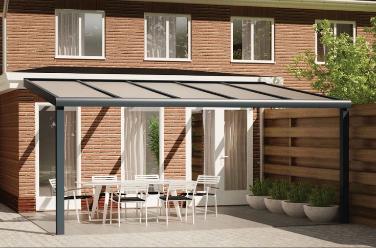 Moderne terrasoverkapping in antraciet RAL 7016 van 5.0 x 2.0 meter met helder polycarbonaat